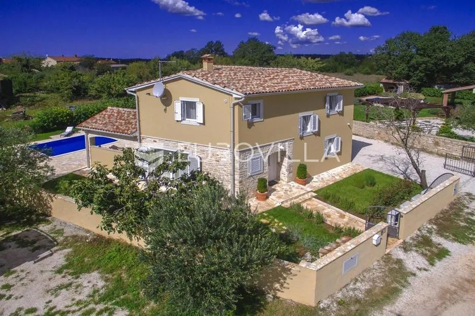 istra, vošteni, predivna katnica 180 m² s bazenom i uređenom okućnicom - slika 30