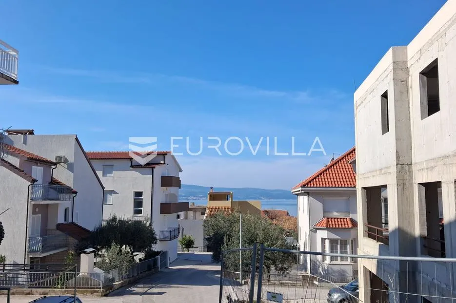 omiška rivijera, dvosoban stan s terasom i pogledom na more - slika 4