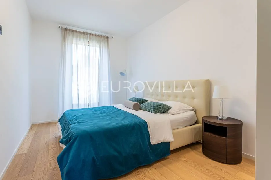 split, luksuzan i prostran stan u zgradi bel etage 160 m² - slika 16