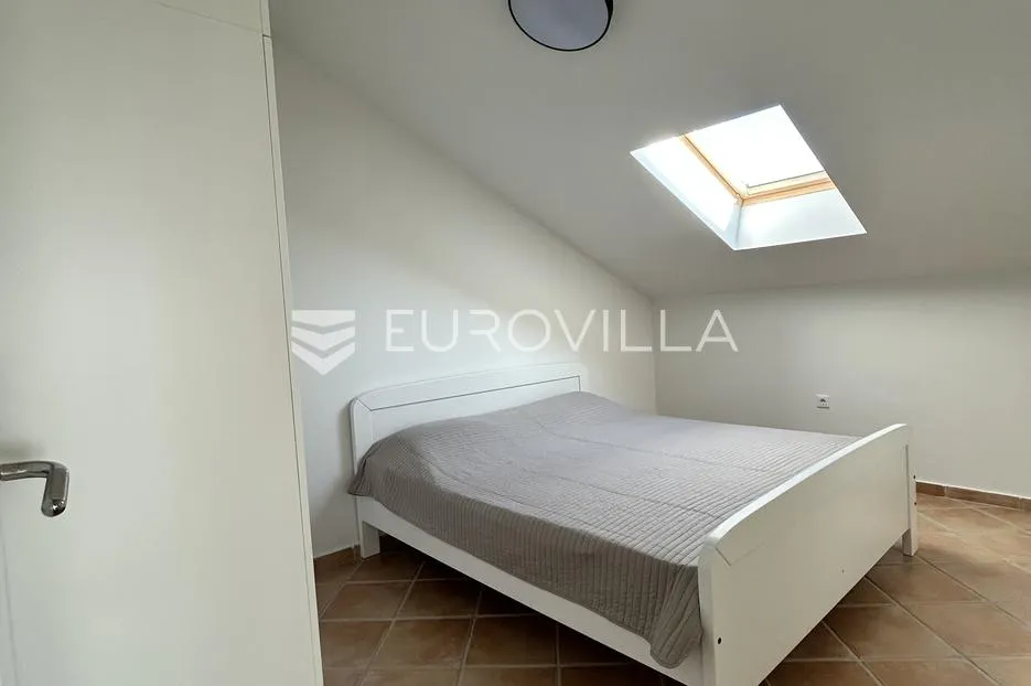 zadar, diklo, uređen dvosobni stan na drugom katu, 74 m² - slika 4
