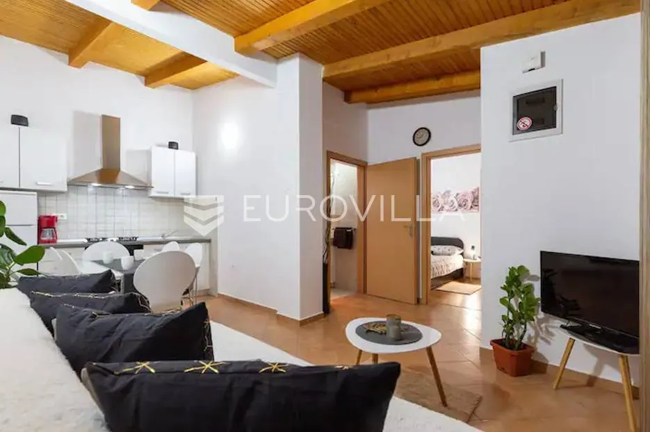 istra, pula - veli vrh, dvije samostojeće prizemnice sa bazenom nkp 50 m2 i 90 m2 - slika 24