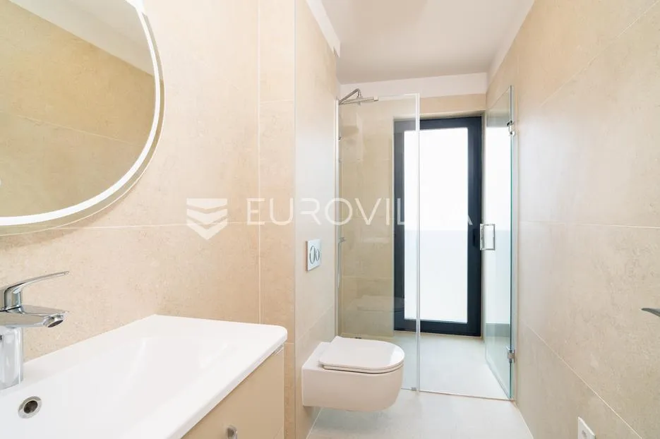 zadar, privlaka, luksuzni dvosoban stan 1. red do mora, 114,01 m² - slika 12