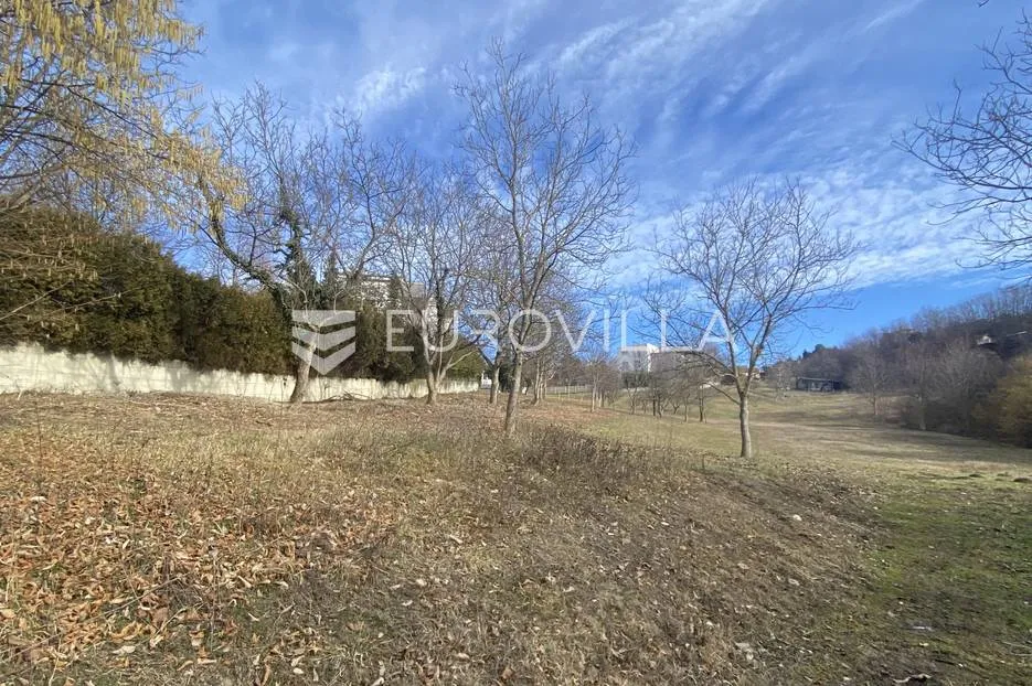 šestine, građevinsko zemljište 3200 m2 - slika 2