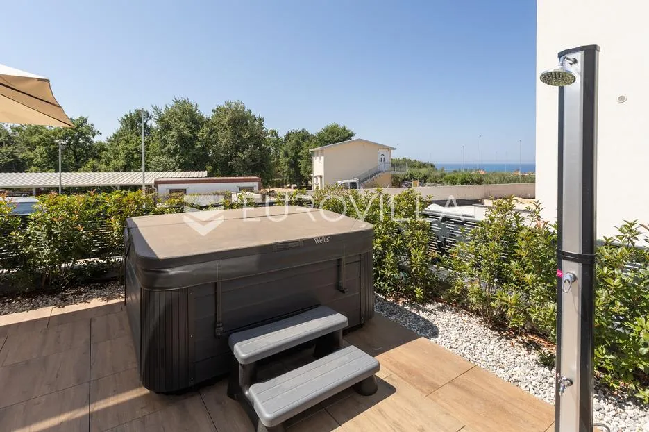 istra, poreč, najam kuće 116 m² s jacuzzijem i vrtom na super lokaciji s pogledom na more - slika 31