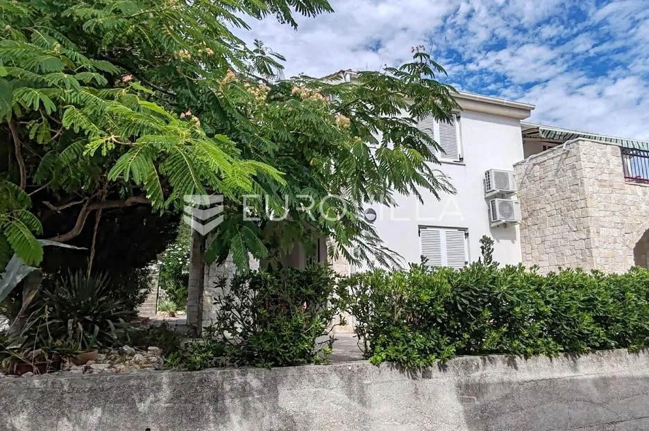 rab, barbat, dvosoban stan s pogledom n more, 250 m od mora, 54 m² - slika 2