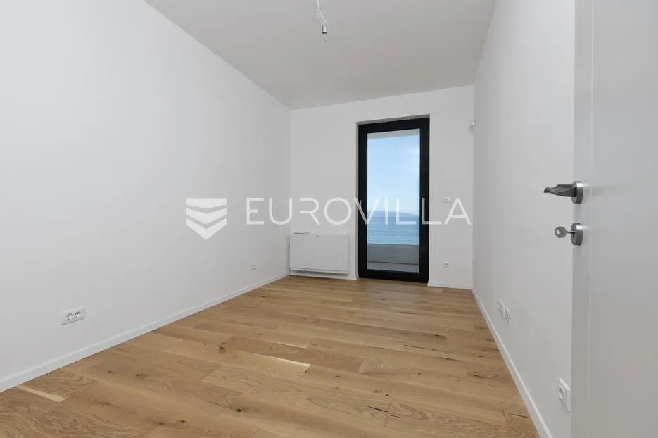 rijeka, pećine, novogradnja, luksuzan trosoban stan 105,96 m² prvi red do mora - slika 6