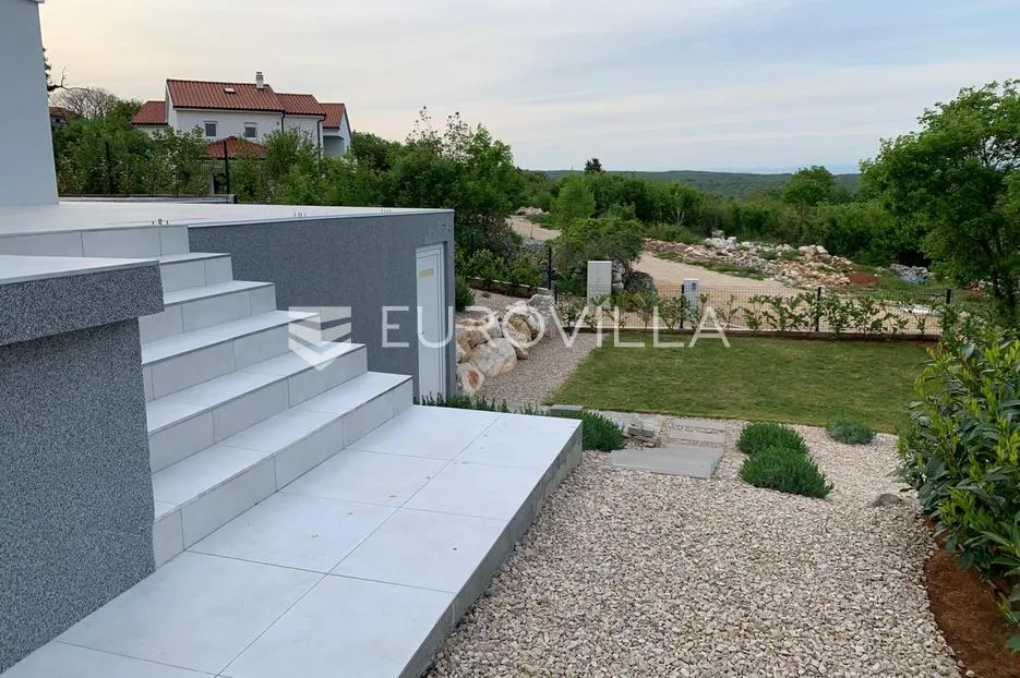 krk, luksuzna vila od 260m2 na parceli od 885m2 - slika 20