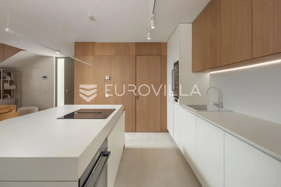 istra, labin, vrhunska moderna villa "e", grijani bazen 48 m², 2642 m² uređene okućnice - slika 53