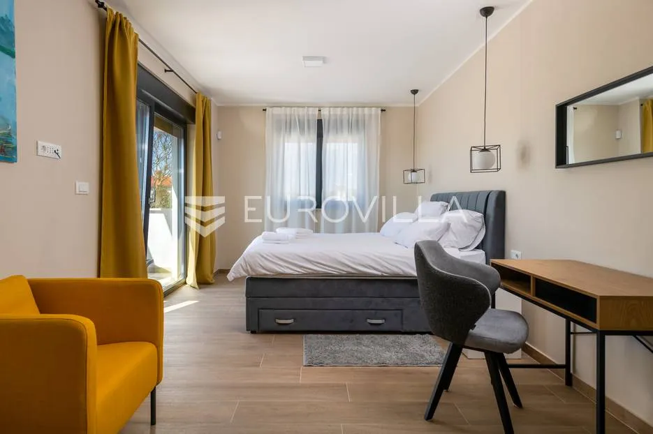 istra, krnica, moderna samostojeća kuća s bazenom i pogledom na more, 200 m² - slika 40