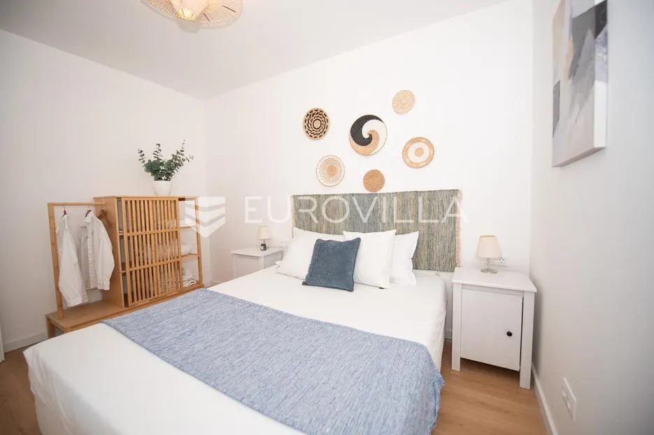 kaštela, kaštel sućurac, predivna kamena kuća uz more - slika 22