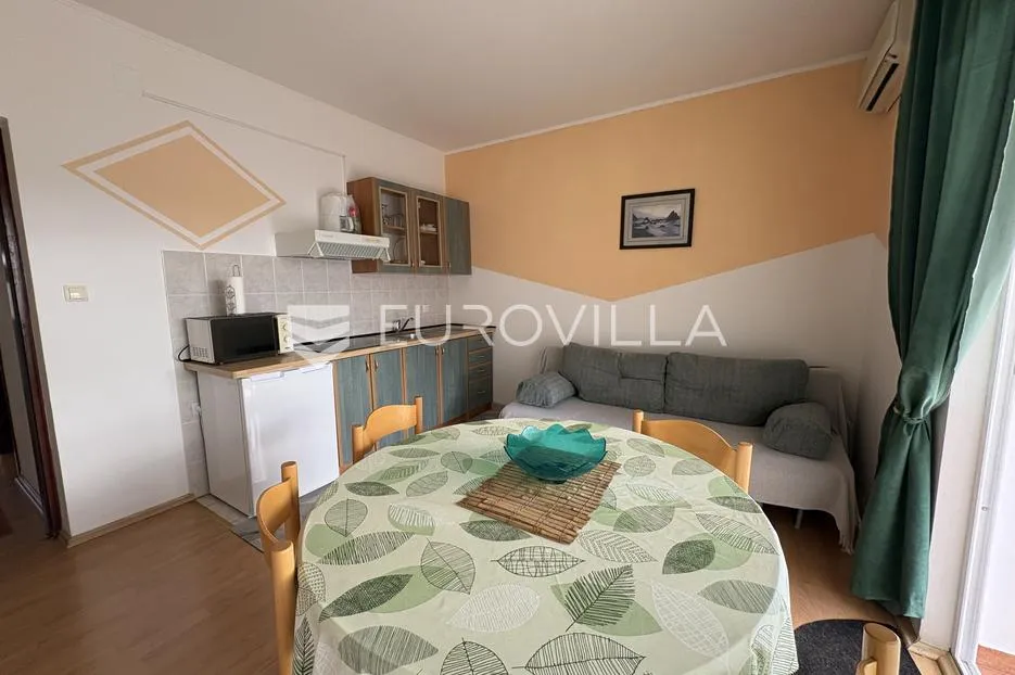 vodice, kuća s 5 apartmana, 278 m² - slika 17