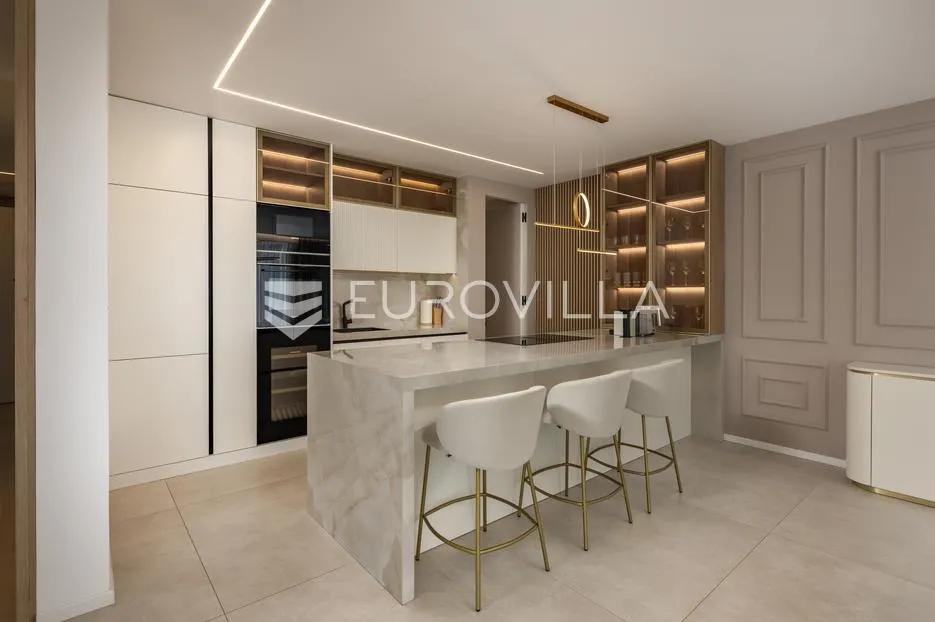 opatija, luksuzan četverosoban stan s pogledom na more 142.87 m² - slika 5