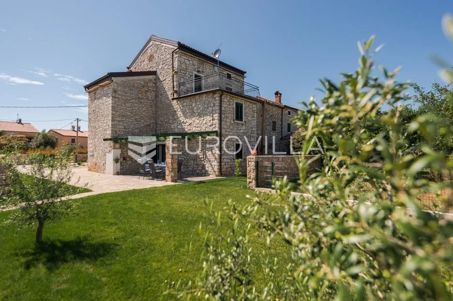 istra, umag, autentična istarska kamena kuća 260 m², okružena zelenilom, 1349 m² okućnice - slika 13
