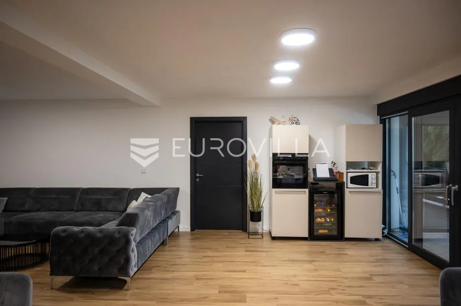 osijek, cvjetno naselje, stan 120 m2, prvi kat s lođom 44 m2 - slika 3