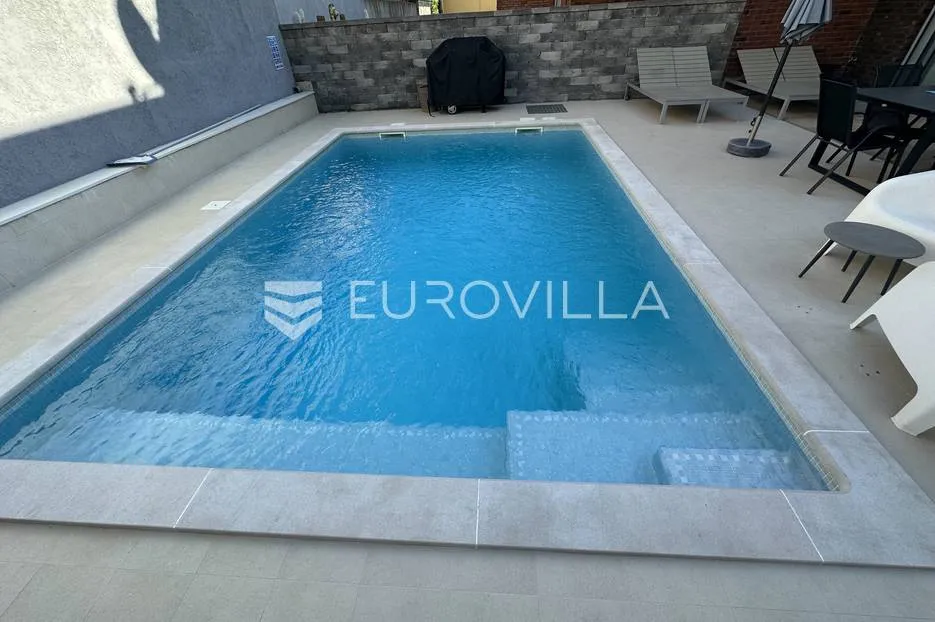 ližnjan, moderna kuća zadnja u nizu 175 m² s uređenim vrtom, bazenom i pogledom more - slika 26