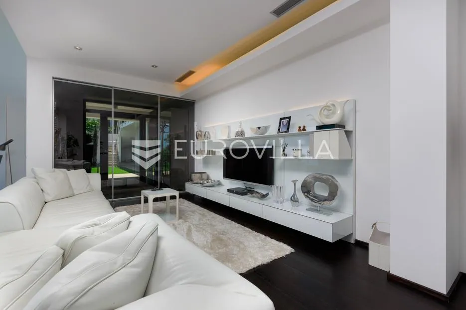 opatija, oprić, ekskluzivna vila 375 m² s panormaskim pogledom, bazenom i saunom - slika 16