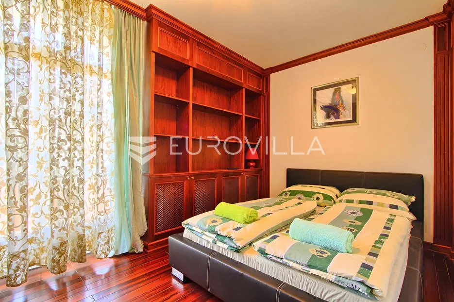poreč, ekskluzivna vila s 430 m2, atraktivna lokacija - slika 49