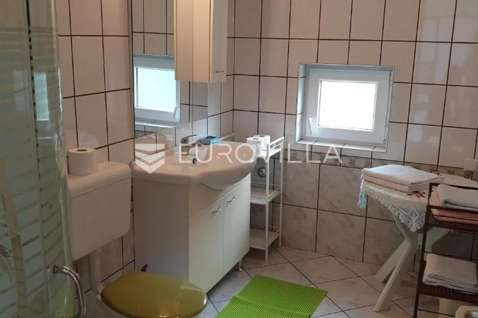 krk, omišalj, kuća sa pet apartmana, 200 m od mora - slika 15