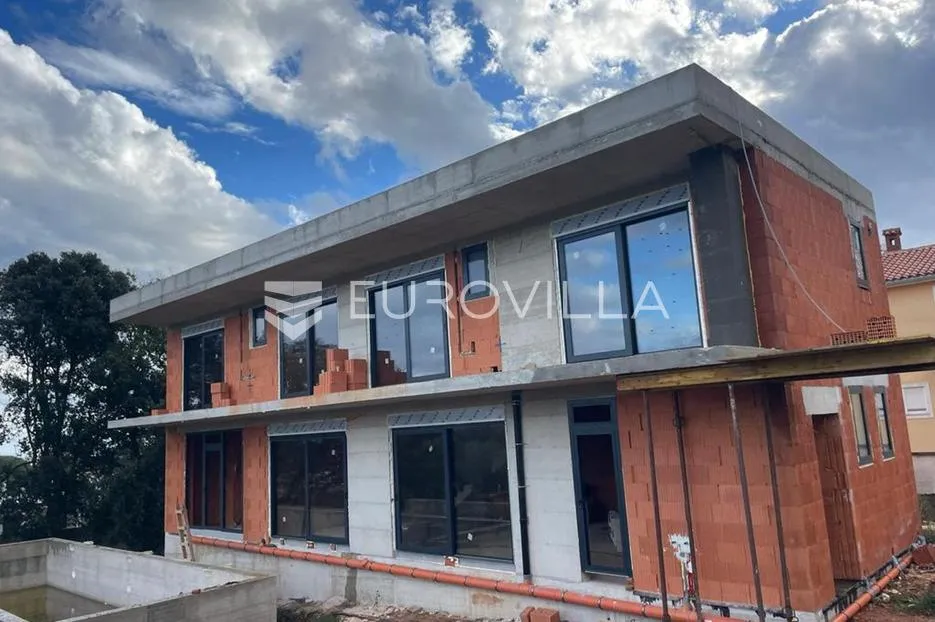 Istra, Ližnjan, kuća 180m2 modernog koncepta s bazenom i pogledom na more