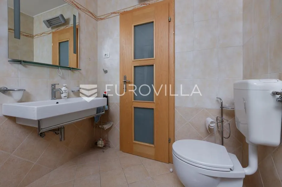 opatija, centar, dvoetažan stan 147 m², vrt, pogled na more - slika 15