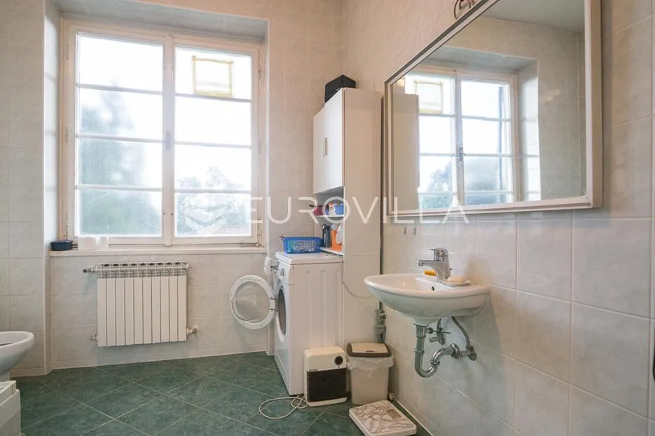 zagreb, tuškanac, prekrasan šesterosoban stan na 1. katu s terasom 70 m2 - slika 13