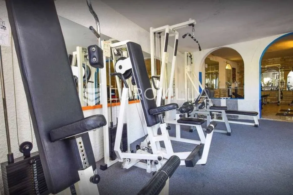 pag, moderan mini hotel s osam soba, apartmanom, restoranom i teretanom - slika 34