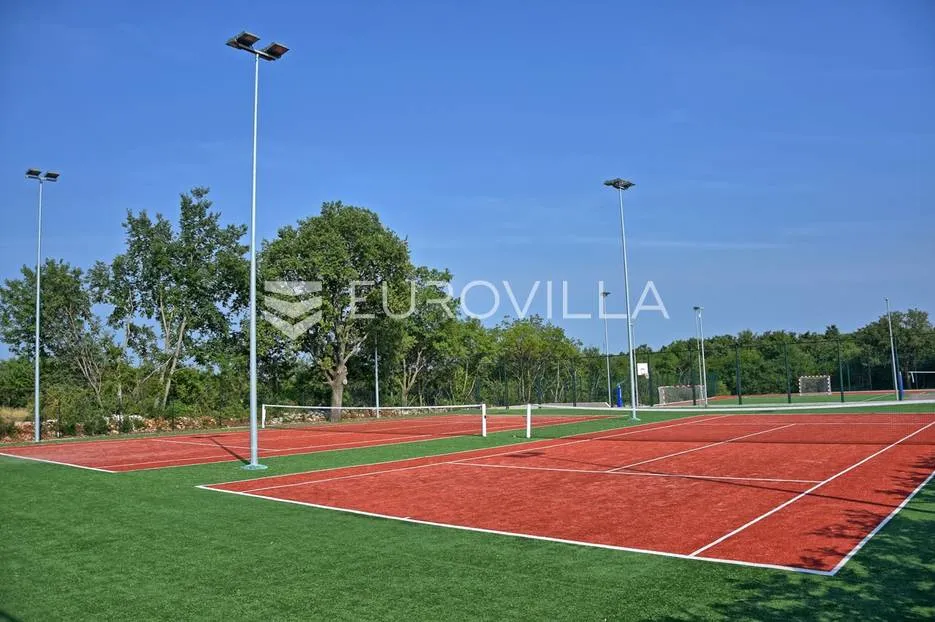istra, kanfanar, kamena vila s bazenom i sportskim terenima - slika 29