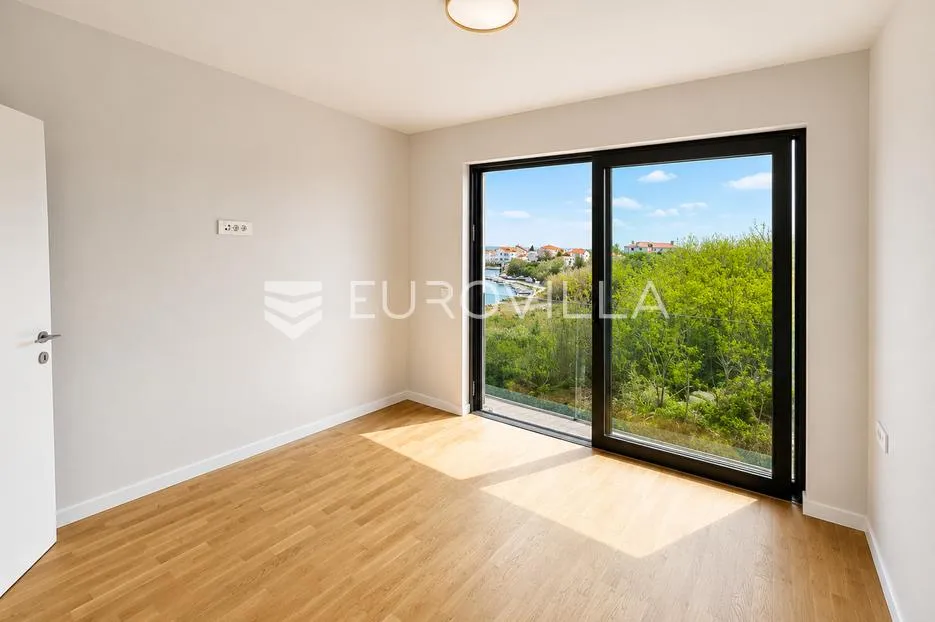zadar, privlaka, luksuzni dvosoban stan 1. red do mora, 126,38 m² - slika 10