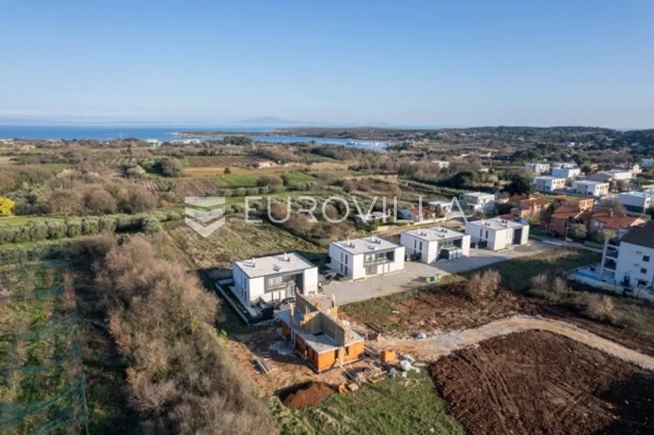 ližnjan, moderna novogradnja, stan s2 u prizemlju s vrtom 74 m², blizina mora - slika 19