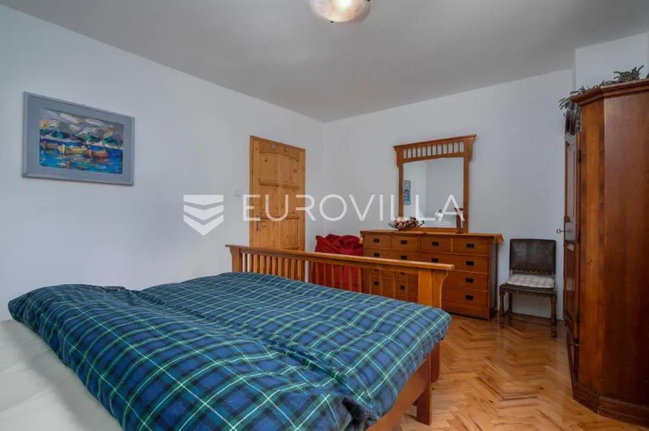 banjole, prekrasna uređena kuća nkp 350 m2 na velikoj okućnici od 3300 m2 - slika 43