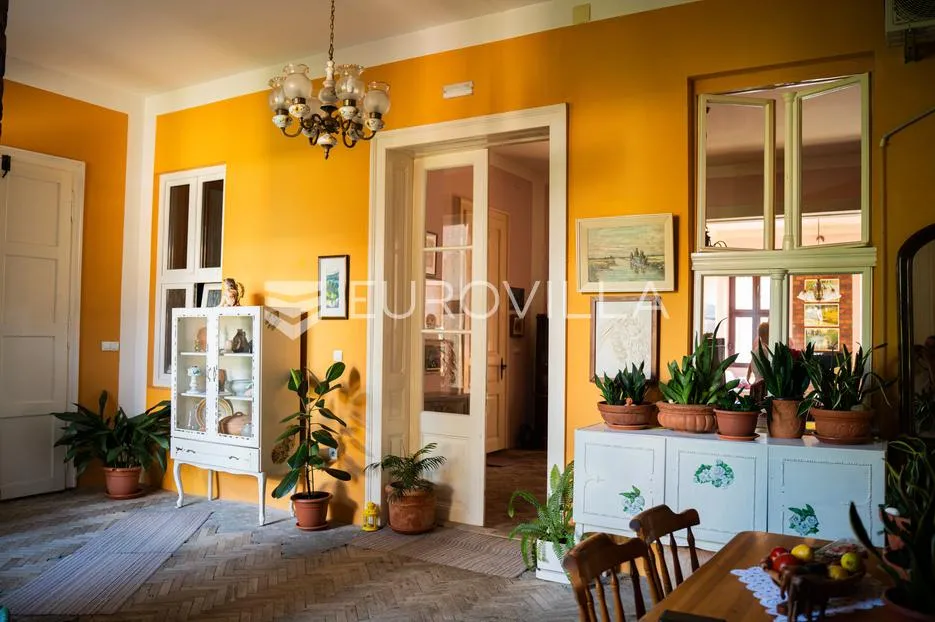 vinkovci, centar, građanski stan u povijesnoj zgradi, 163 m² s velikim potencijalom - slika 2
