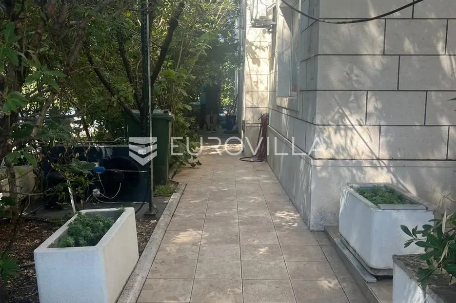tučepi, vrhunska stambeno, poslovna zgrada 50m od plaže, izuzetna investicija - slika 3