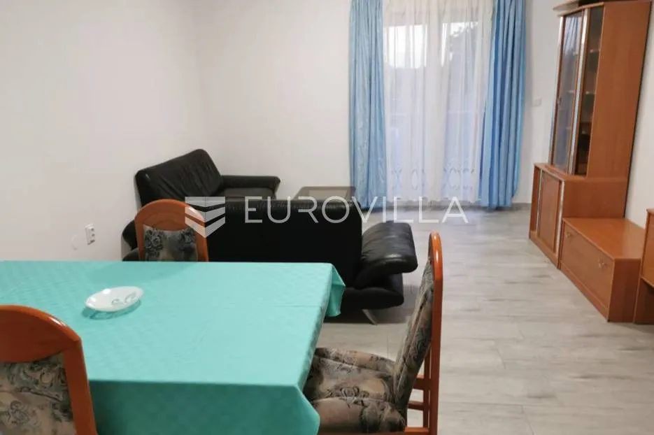 istra, pula, samostojeća kuća sa dva stana i velikom okućnicom - slika 9