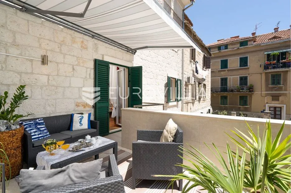 split, bačvice, dvosoban stan na odličnoj lokaciji - slika 17