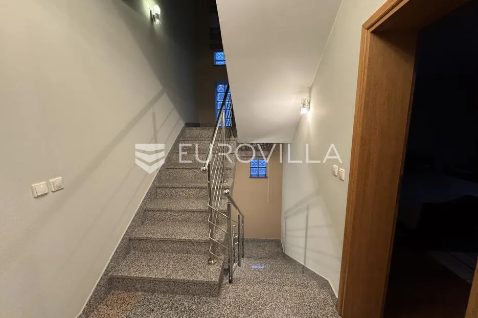 đakovo, centar, luksuzna kuća 470 m2 na izuzetnoj lokaciji - slika 27