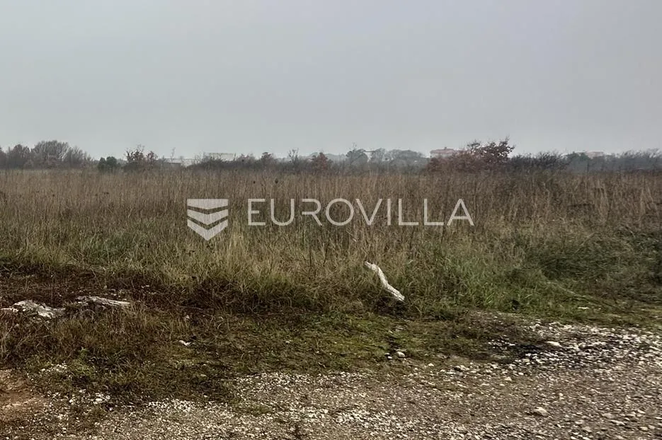 vodnjan, građevinska parcela 1230 m2 s pravomoćnom građevinskom dozvolom - slika 2