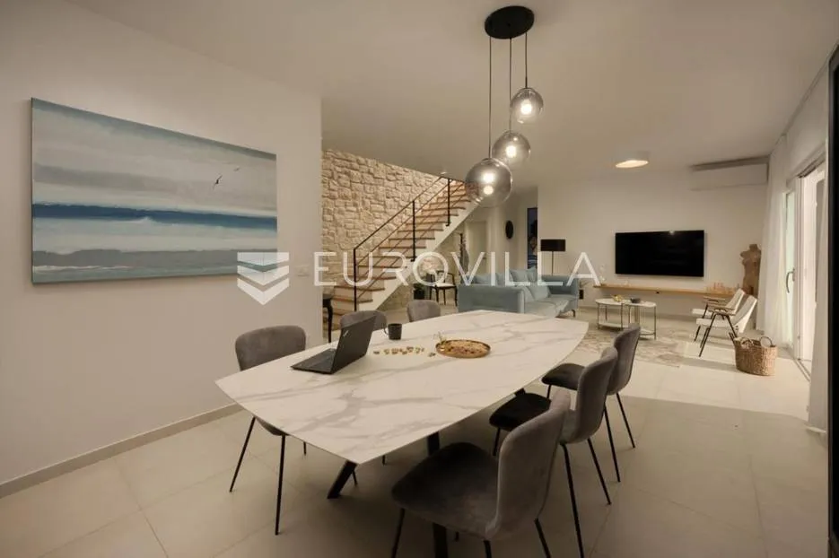 istra, žminj, prekrasna vila od 160 m2, na velikoj okućnici od 1100 m2 - slika 8