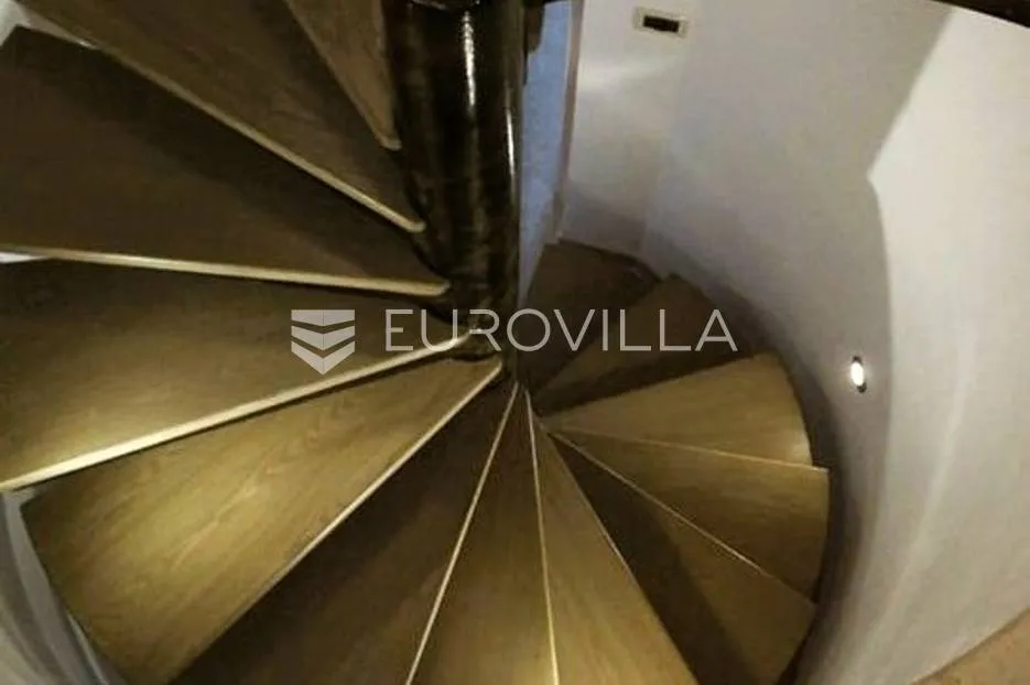 santalezi, kamena kuća 265 m2, dvorište 4600 m2, bazen - slika 23