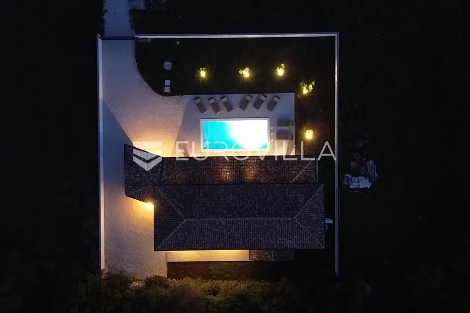 istra, svetvinčenat, moderna vila s bazenom i pogledom na prirodu - slika 31
