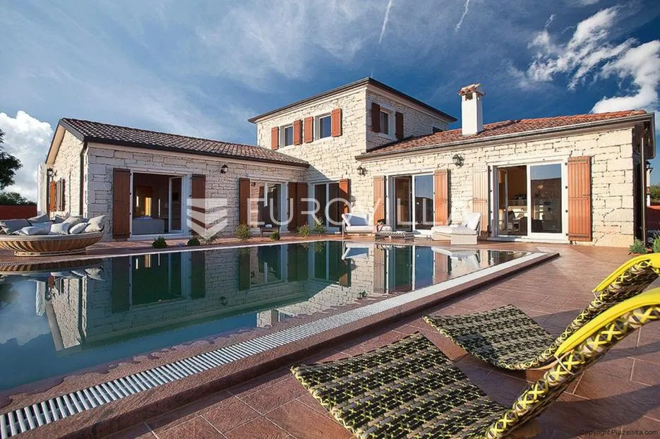 Istra, Svetvinčenat, vila s bazenom NKP 270 m2 - Čabrunići, Svetvinčenat