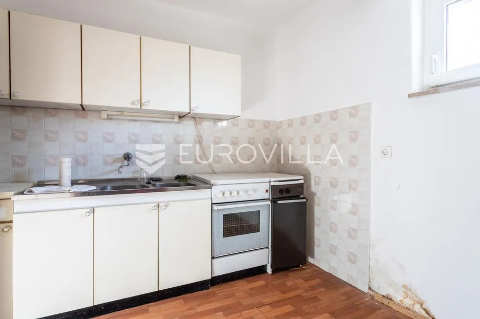 split, brda, stambena prizemnica površine 105 m2 - slika 8