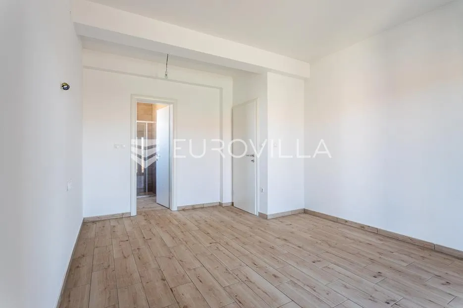vodice, prostran penthouse s krovnom terasom, 168,79 m² - slika 8