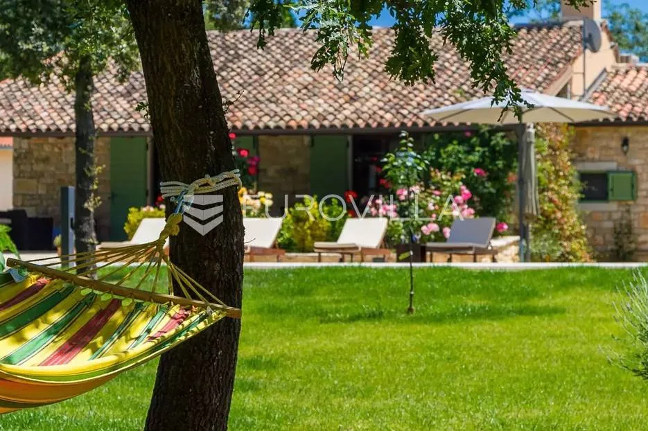 istra, bale, vila s bazenom na imanju od 30.000 m2 u osami - slika 10