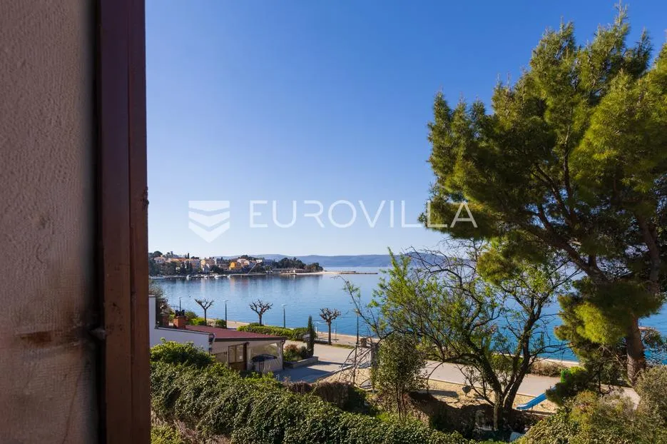 Selce, Centar, građevinsko zemljište 727 m² na izuzetnoj lokaciji, samo 30 m od mora - Selce, Crikvenica