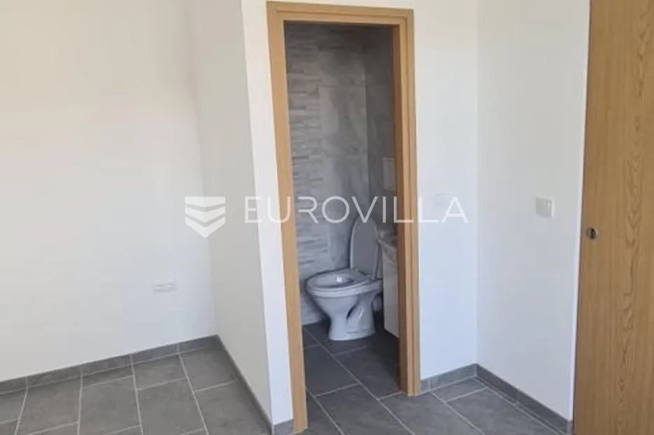 ljubešćica, poslovni prostor 55 m² - slika 3