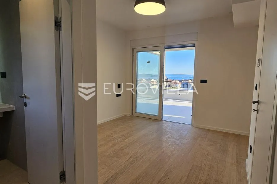 kaštela, penthouse od 102 m² treći kat s garažom povezan liftom - slika 16