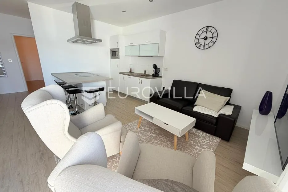 crikvenica, kuća s četiri apartmana, bazenom, uhodan turistički posao s pogledom na more - slika 7