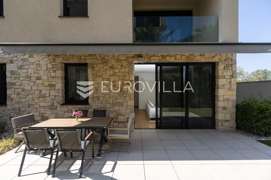 istra, savudrija, petram resort, elegantan stan u prizemlju s vlastitim vrtom - slika 24
