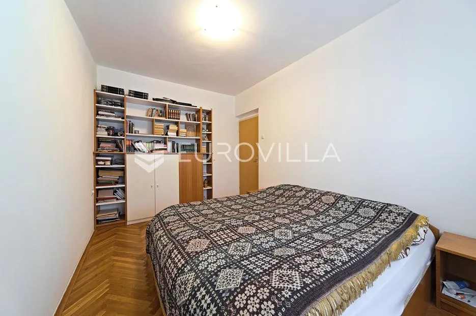 osijek, retfala, prodaja prostrane obiteljske kuće s garažom i uređenim dvorištem, površine 382 m² - slika 12