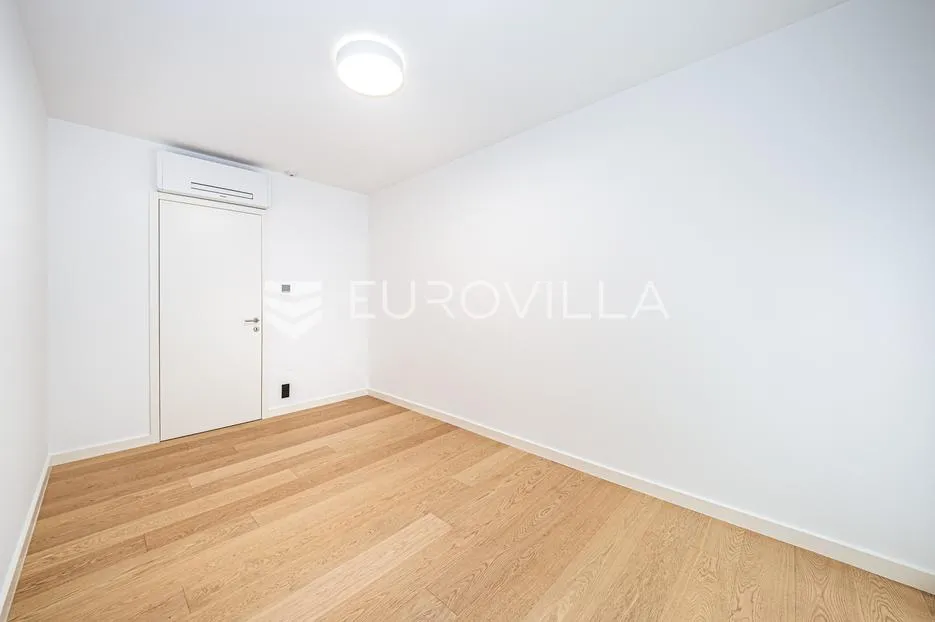 zagreb, donji grad, centar, luksuzan peterosoban stan s loggiom, terasom i vrtom 150 m² - slika 15